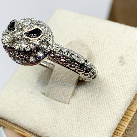 Jack Skellington pave crystal and enamel Nightmare Before Christmas ring sz 6.5 - Picture 2 of 12